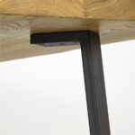 Crna metalna noga za stol Simplex visine 71 cm sa drvenom pločom na gornjem dijelu za montažu.